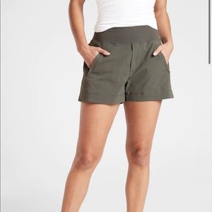 Athleta Trekkie north short